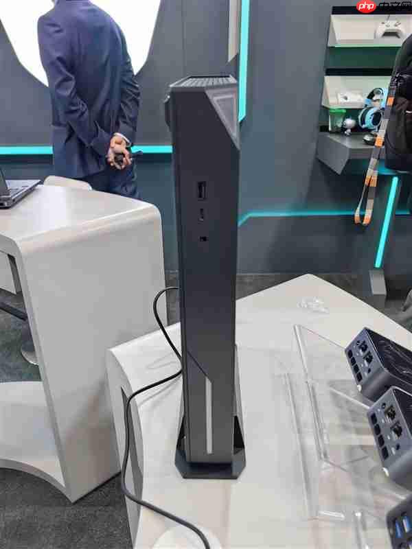 雷神MIX G2独显游戏迷你主机亮相:行业首款Ultra 9 275HX + RTX 5090