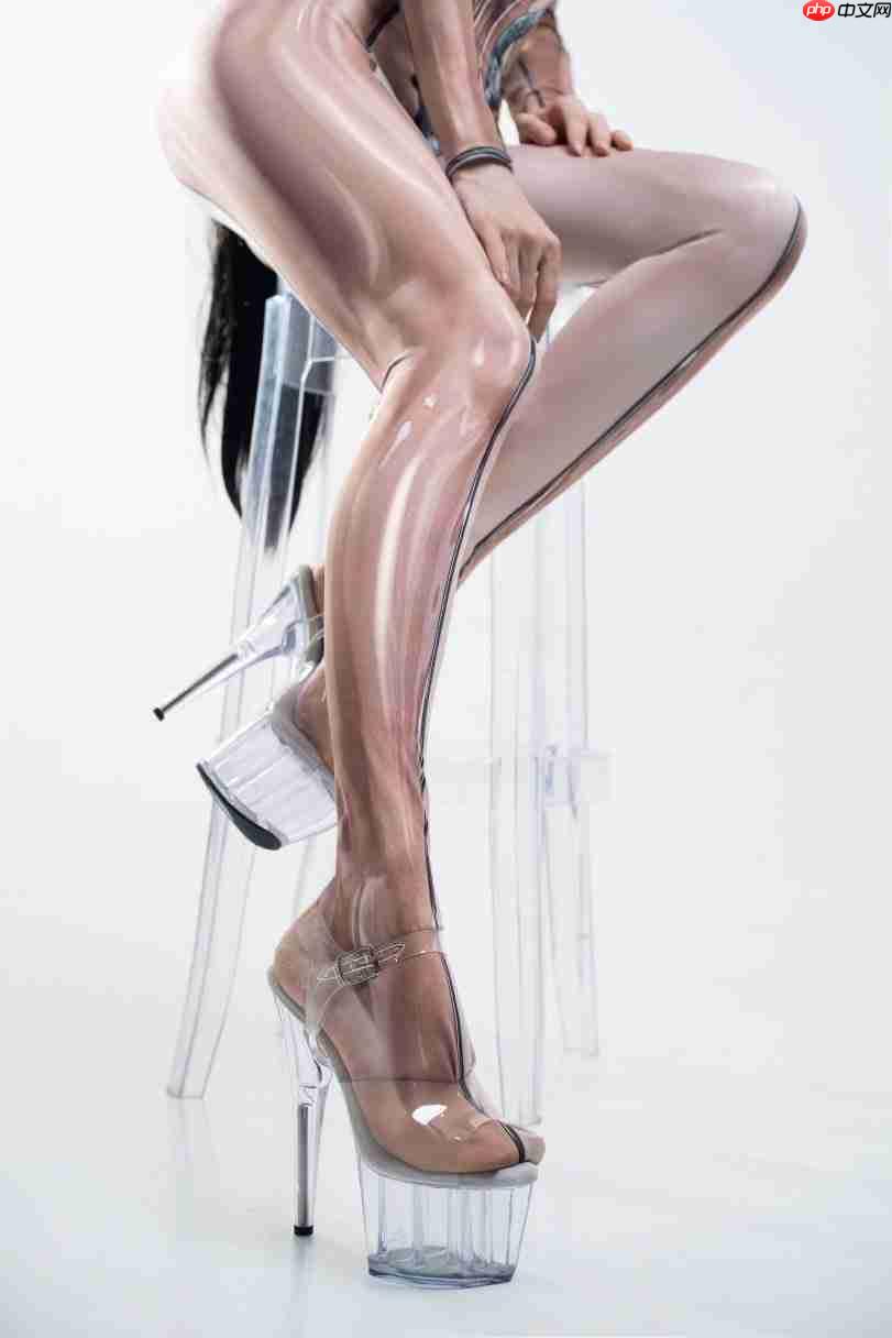 把持不住！ 国外知名模特穿透明装战衣cos《剑星》伊芙