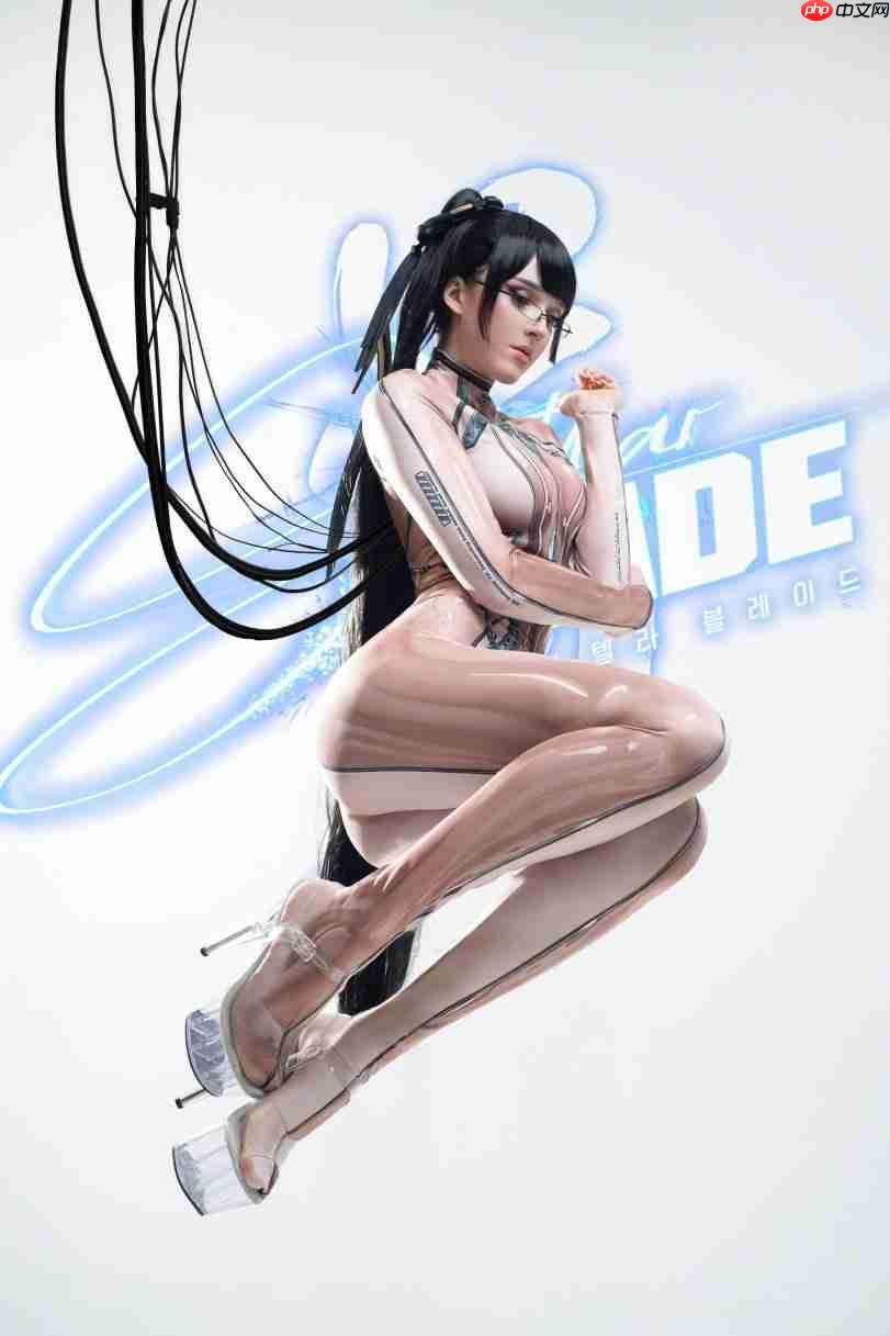 把持不住！ 国外知名模特穿透明装战衣cos《剑星》伊芙