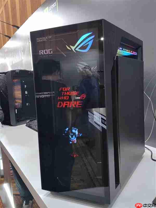 华硕梦幻电竞旗舰！ROG枪神10X台式机惊艳首秀：首创全息投影颜值无敌