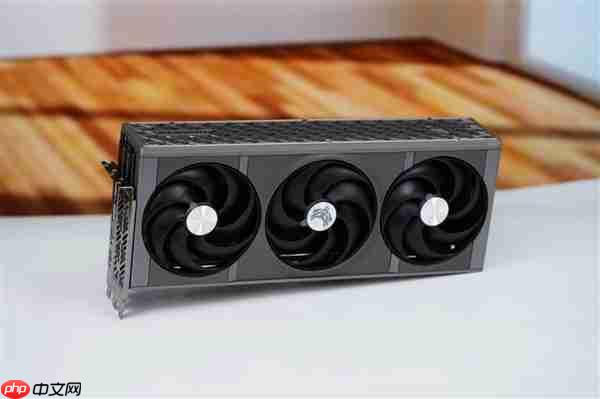 独特背插供电！蓝宝石NITRO+氮动RX 9070 XT显卡图赏