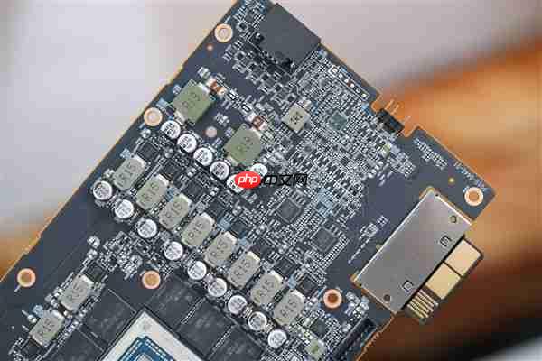 独特背插供电！蓝宝石NITRO+氮动RX 9070 XT显卡图赏