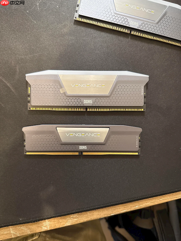 上千美元的海盗船96GB内存被掉包！只值35美元的RGB灯条