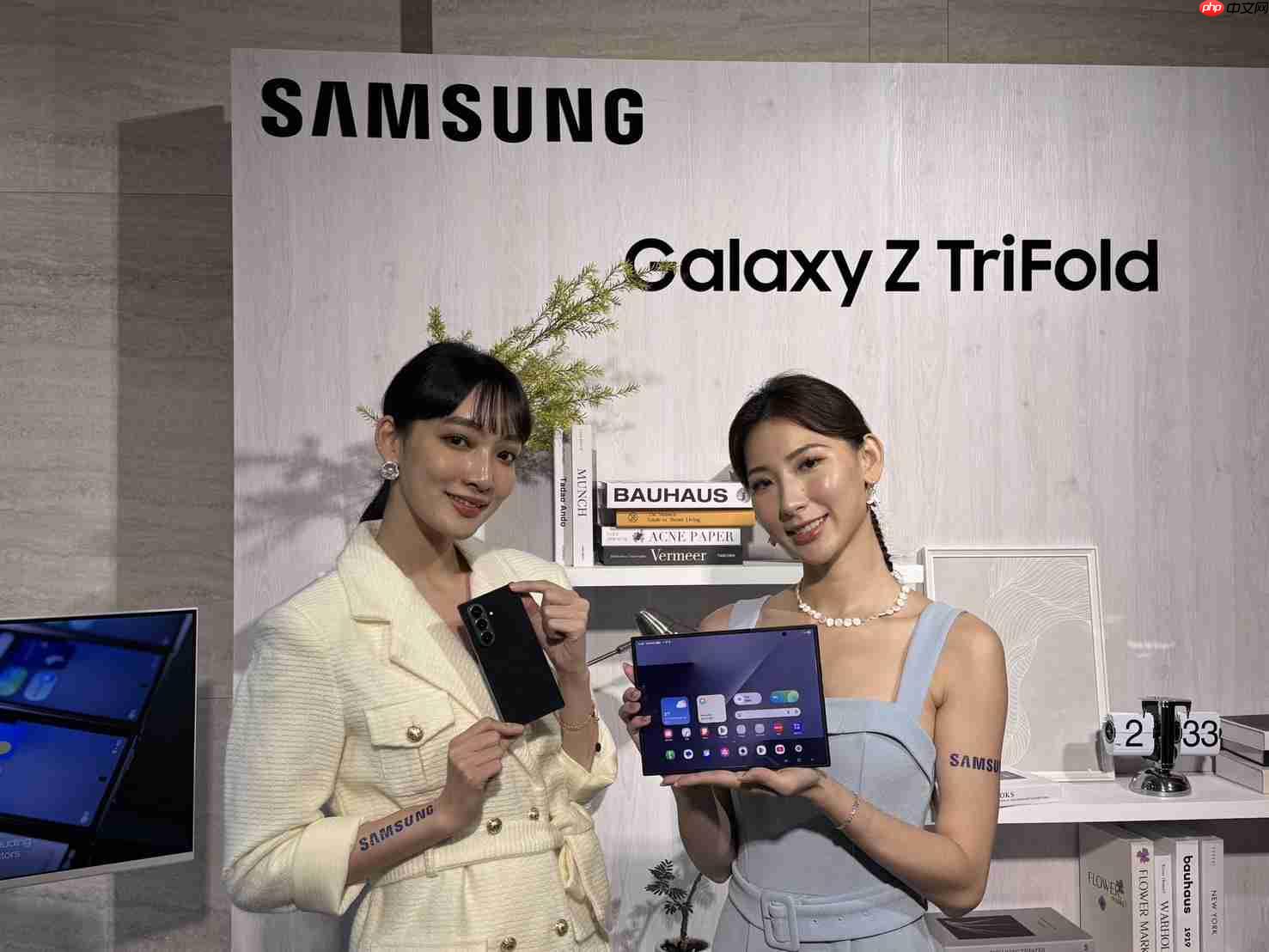 摺叠机天花板！三星Galaxy Z TriFold三摺机10吋巨幕 大展双内摺设计工艺