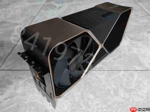 Titan Ada巨卡原型现身：48GB显存、四插槽、900W供电