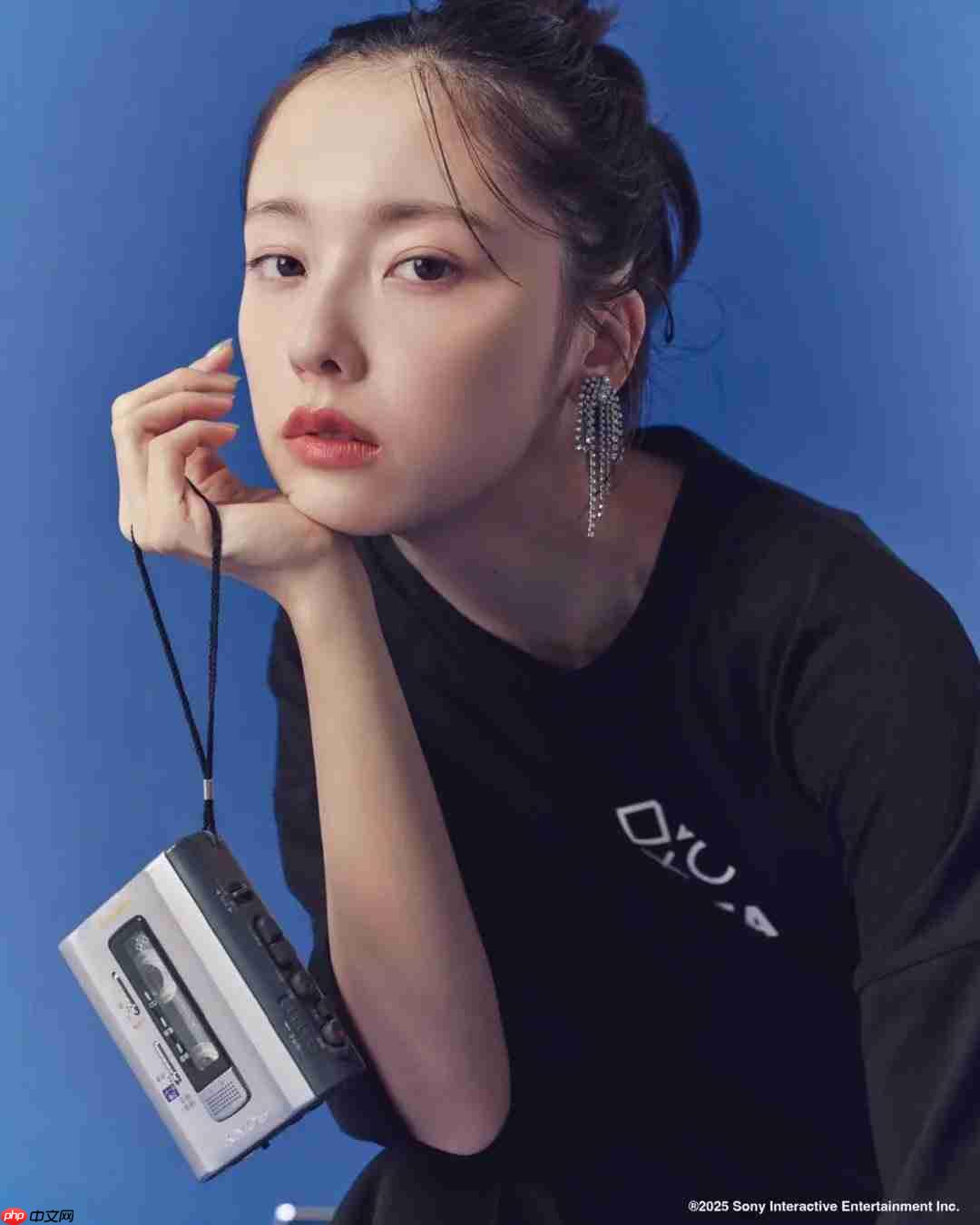 买PS5的钱回来了！ 《寂静岭f》主演加藤小夏成为PS品牌大使并发布品牌服装靓照