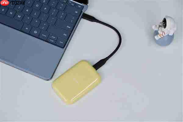 可磁吸绝配iPhone！长江存储致态灵潮流版移动SSD 2TB图赏