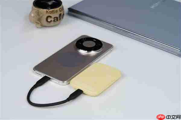 可磁吸绝配iPhone！长江存储致态灵潮流版移动SSD 2TB图赏