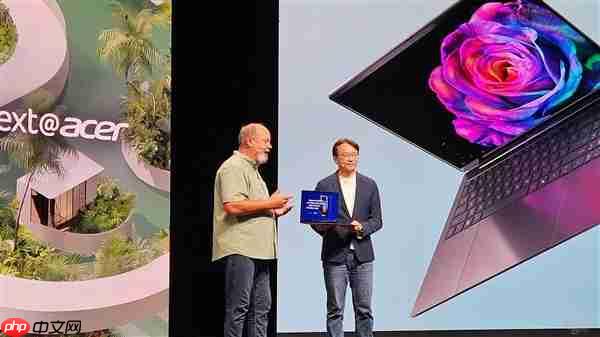 微星展示全球首批Panther Lake笔记本：记者上手连连惊呼