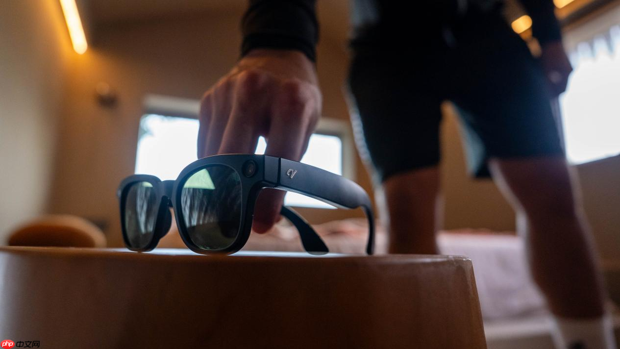 大朋AI眼镜发布三个月：首批售罄、海外订单增长，AI轻穿戴加速走向大众