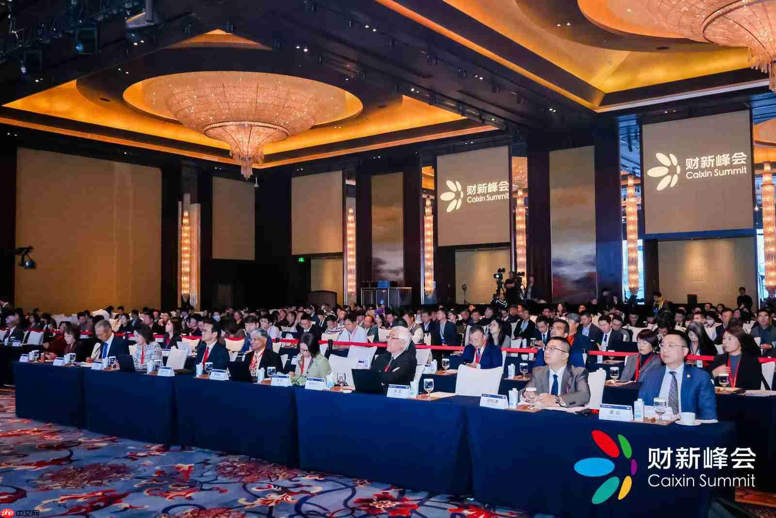 以创新驱动新质生产力发展：ThinkPad Aura亮相财新峰会