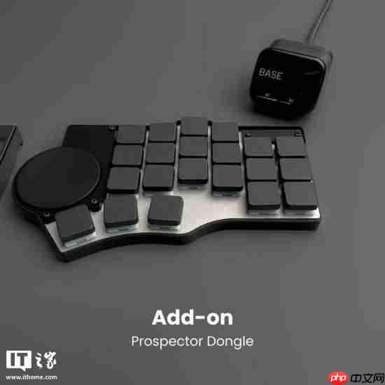 Toucan推出分体式人体工学机械键盘：自带触摸板显示屏