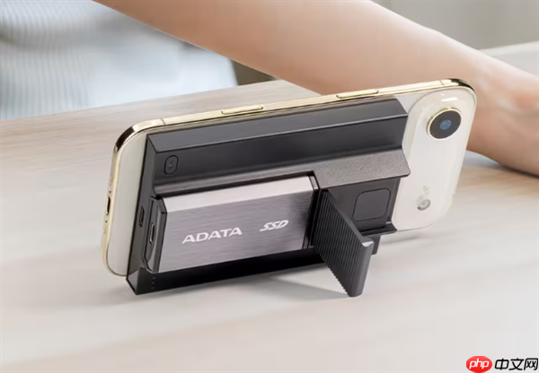 全球首款！威刚推出移动电源+固态硬盘二合一SR800