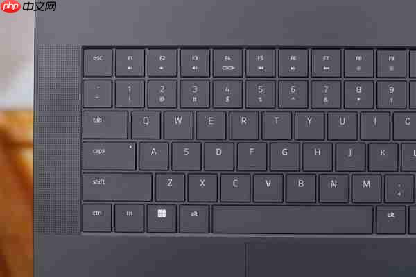 RTX 5090性能怪兽！雷蛇灵刃18 2025游戏本图赏