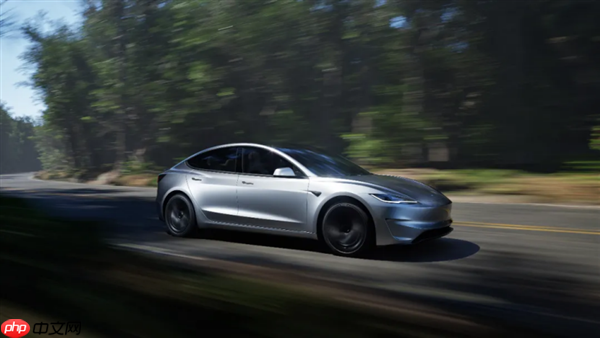 HW3老车主终于等来盼头!特斯拉:明年二季度推轻量版FSD V14