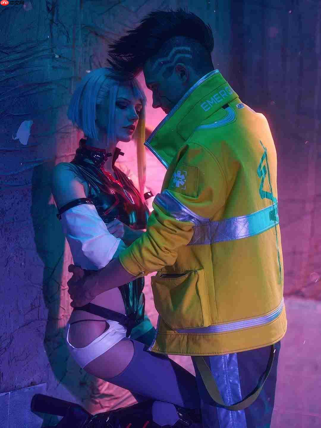 长腿模特cos《赛博朋克：边缘行者》露西 倩影吸睛