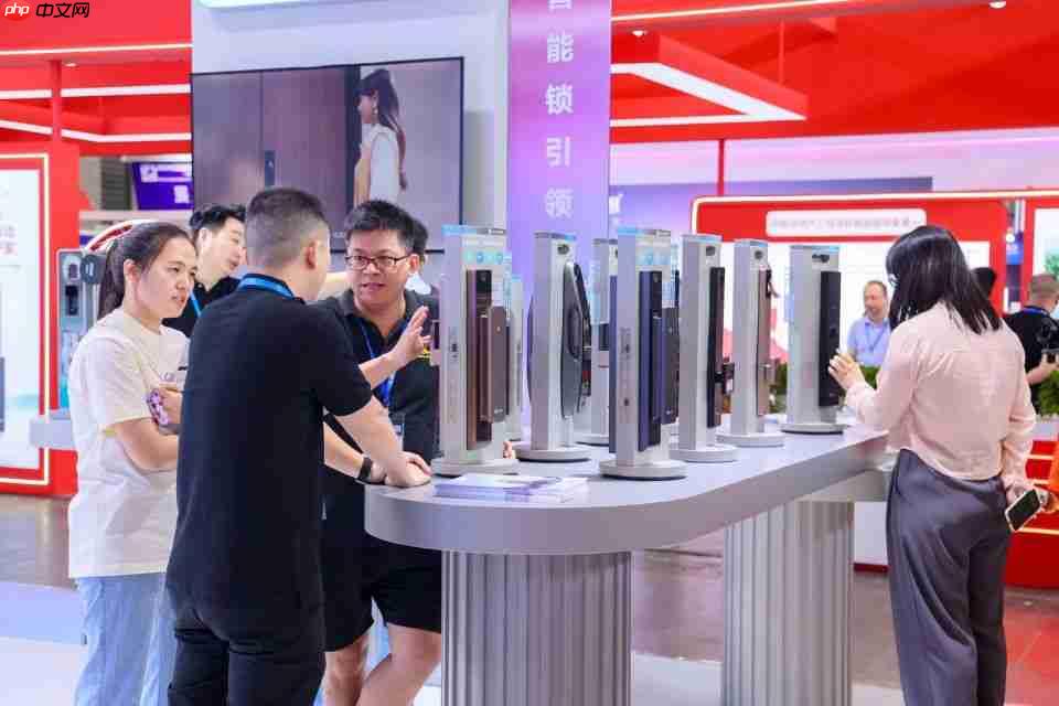 告别伪AI：萤石的「全域自研」，正在定义智能锁的下一站