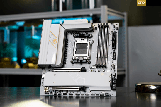 七彩虹高颜值WIFI7新品主板发布,战斧超级黑刃与MEOW B850开启预约