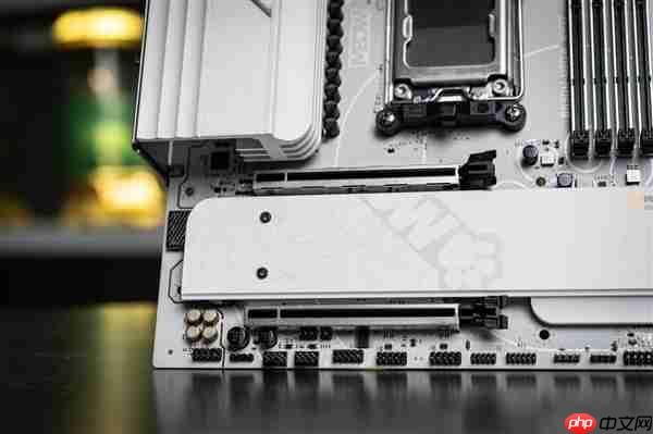 七彩虹两款WIFI7主板新品齐发！战斧超级黑刃与MEOW B850：首发799元起