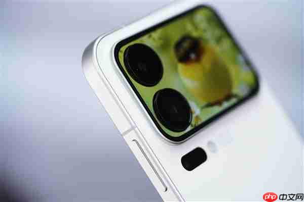 多一块屏对标iPhone 17 Pro Max！小米17 Pro Max图赏