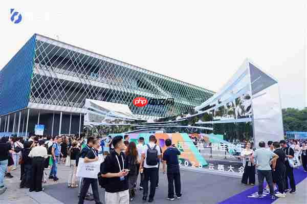 斑马智行全球首发全模态端侧大模型解决方案  推动智舱进入AI时代