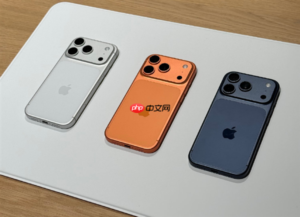 苹果线下店展出iPhone 17 Pro真机：已满身划痕！铝合金机身被吐槽质感差