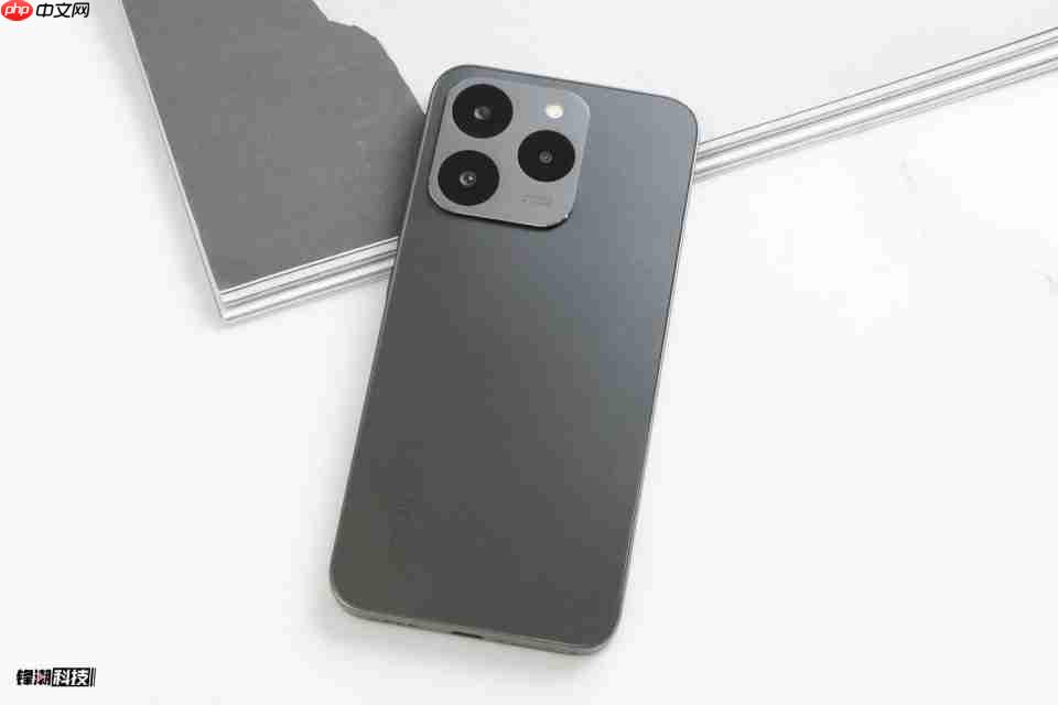 真我15T图赏：称手小直屏，轻薄耐用