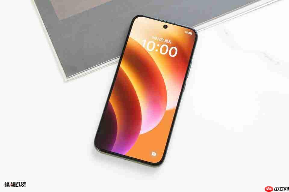 真我15T图赏：称手小直屏，轻薄耐用