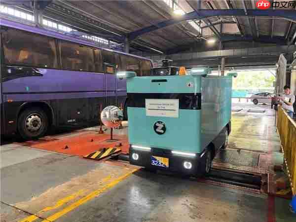 无人配送车驶入千家万户  九识智能何以重塑物流新生态