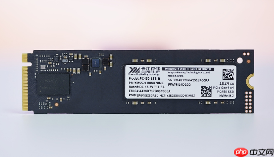 新一代X4-9070闪存的雷霆之威！长江存储PC450 1TB SSD评测：性能全方位提升 不用散热片也能发挥最强性能