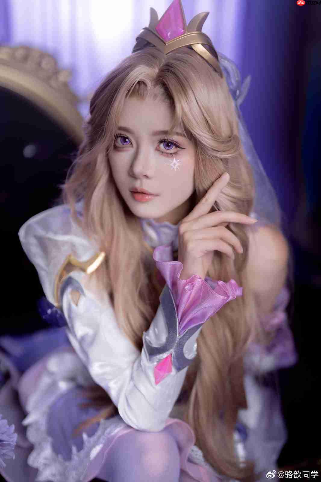 《LOL》主持人骆歆Cos水晶玫瑰女警 太美了