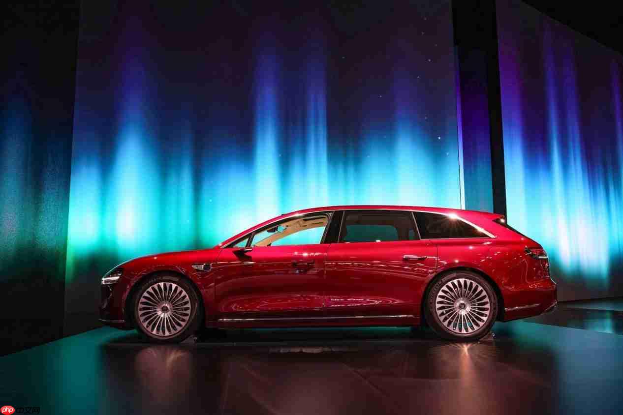 把电影院和K歌房装进车里?享界S9T亮相成都车展