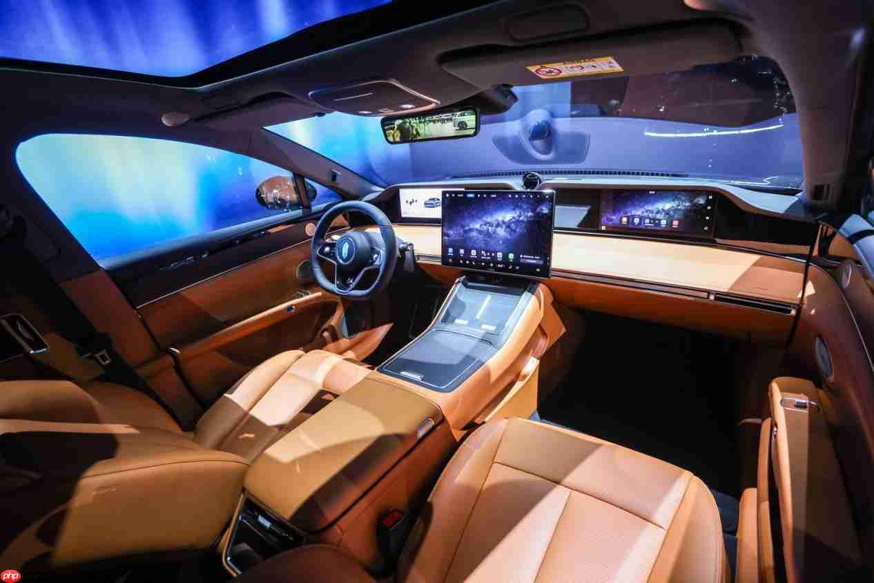 把电影院和K歌房装进车里?享界S9T亮相成都车展