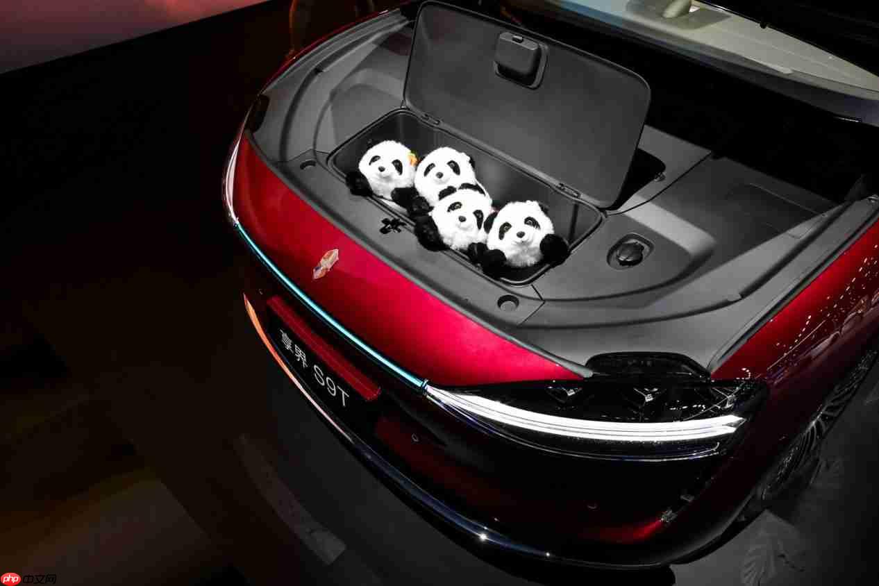 把电影院和K歌房装进车里?享界S9T亮相成都车展