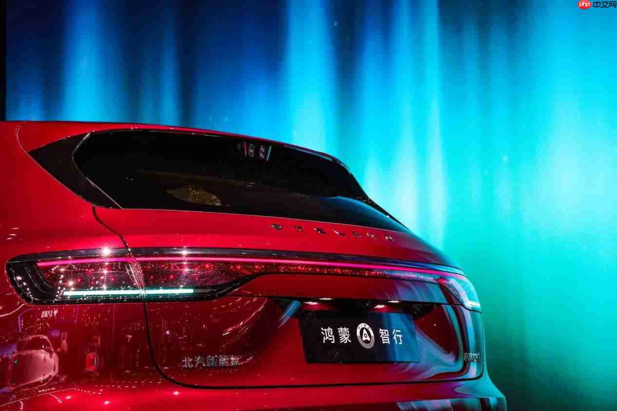 把电影院和K歌房装进车里?享界S9T亮相成都车展