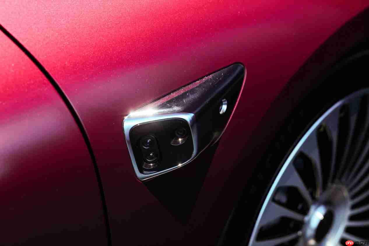 把电影院和K歌房装进车里?享界S9T亮相成都车展