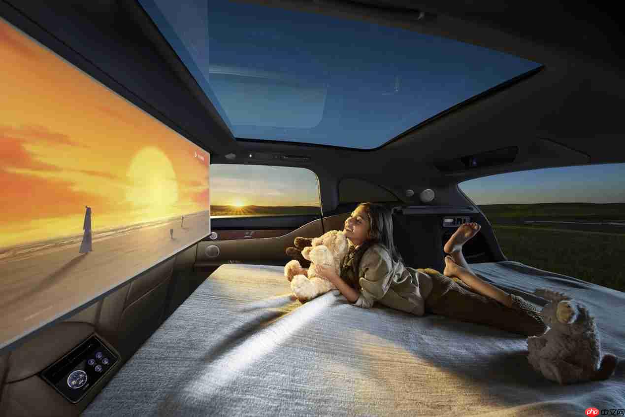 把电影院和K歌房装进车里?享界S9T亮相成都车展