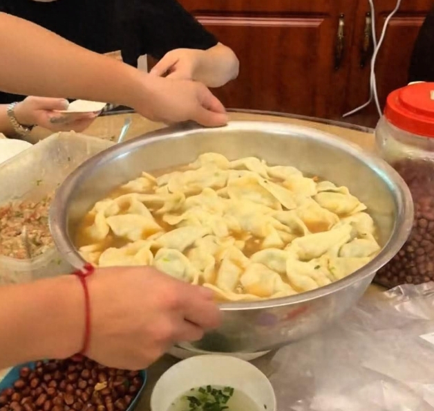 一顿吃200个水饺的16个外甥开学了是怎么回事？详情介绍 - php中文网