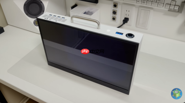 动手高玩展示自带屏幕魔改PS5 仅重2.8Kg手提可走