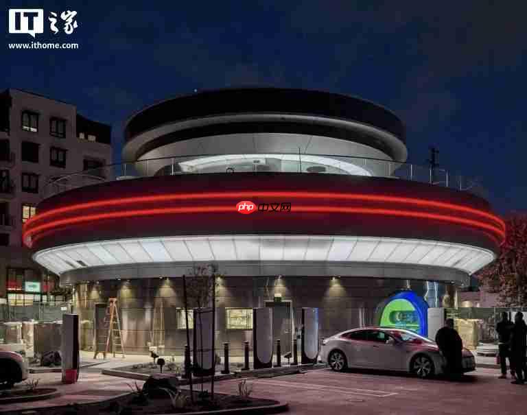 特斯拉餐厅暗藏巧思：外墙采用 Cybertruck 剩余不锈钢打造