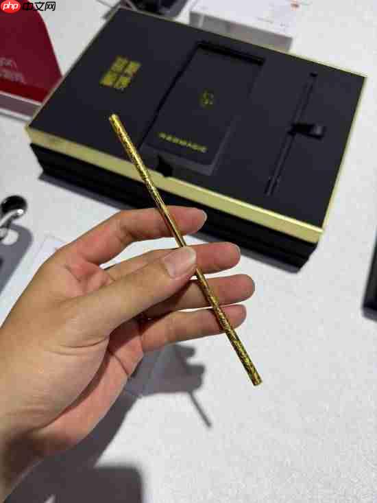 红魔10S Pro斗战胜佛版真机亮相ChinaJoy：自带24K金箍棒！