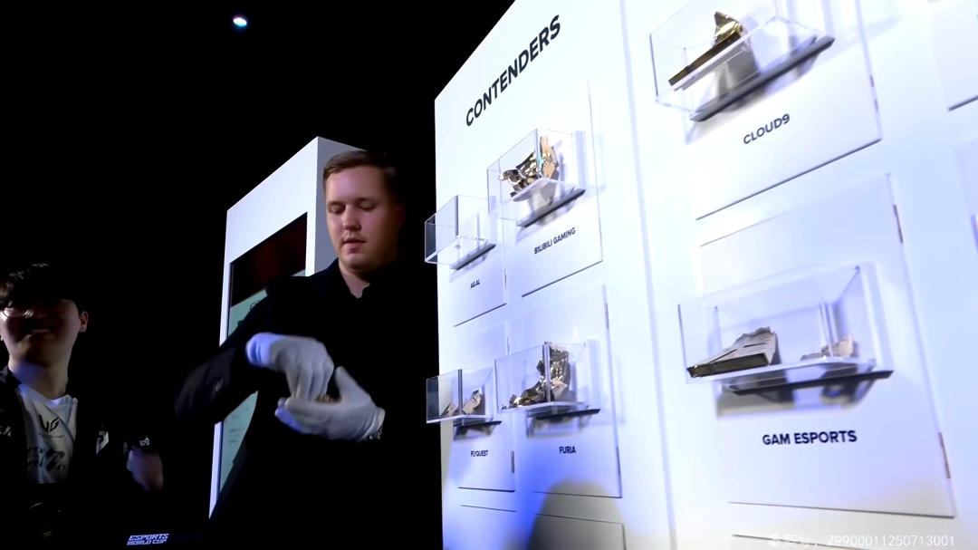 LPL至暗时刻 沙特杯AL憾负GENG成为奖杯底座！