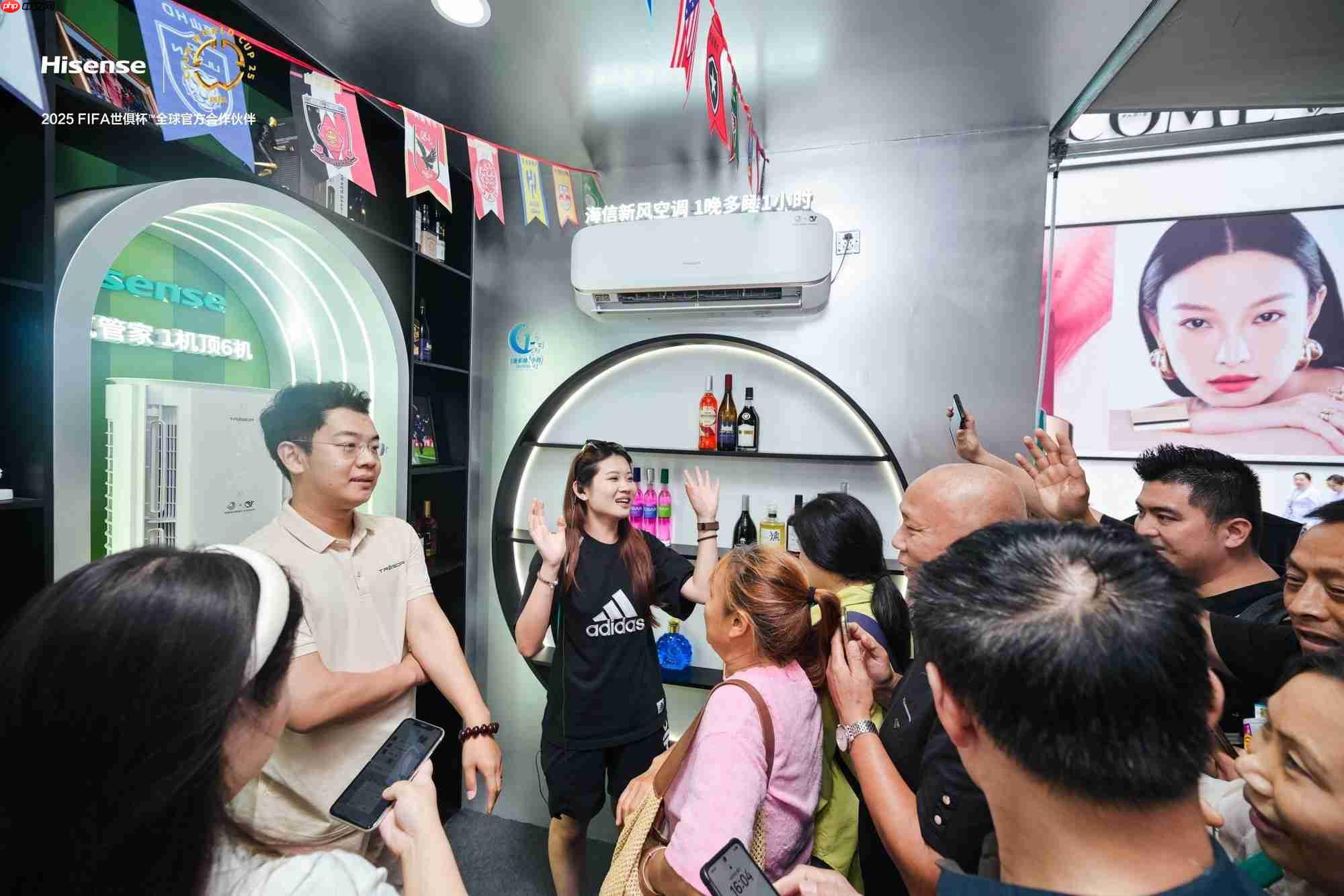 助力第13届重百家电节，海信AI球迷大巴带来世俱杯观赛体验！