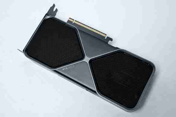 甜品级显卡新标杆：NVIDIA GeForce RTX 5070 FE评测