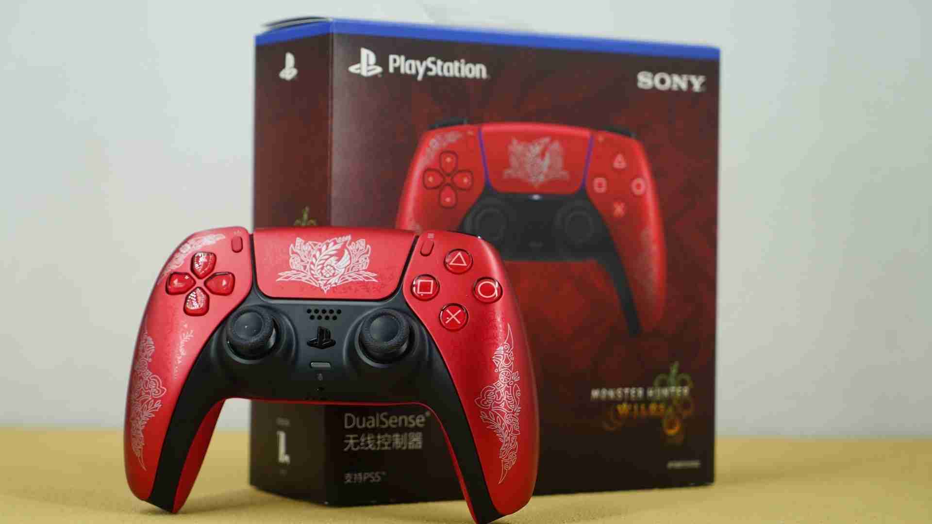 PlayStation《怪物猎人 荒野》联动限量PS5 DualSense手柄开箱图集