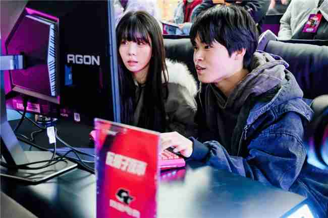 热血竞技，有TA更“搭”！AGON全力助阵无畏契约“瓦搭子夜市”