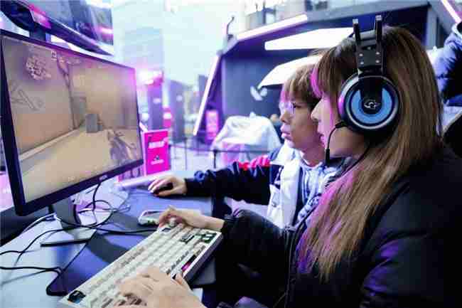 热血竞技，有TA更“搭”！AGON全力助阵无畏契约“瓦搭子夜市”