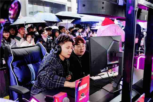 热血竞技，有TA更“搭”！AGON全力助阵无畏契约“瓦搭子夜市”