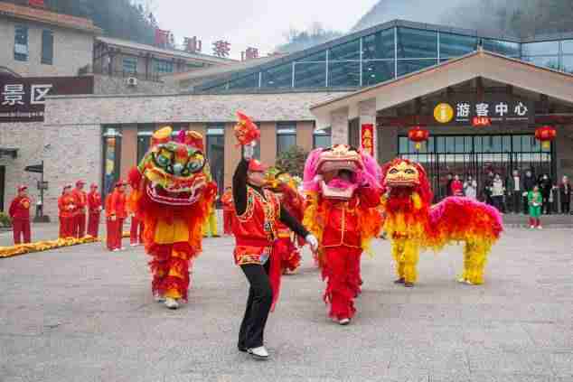 光雾山旅游开门红 舞龙舞狮年味浓
