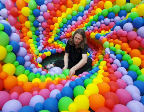 国际气球艺术大师圭都·沃霍夫，华丽亮相2025世界小丑节